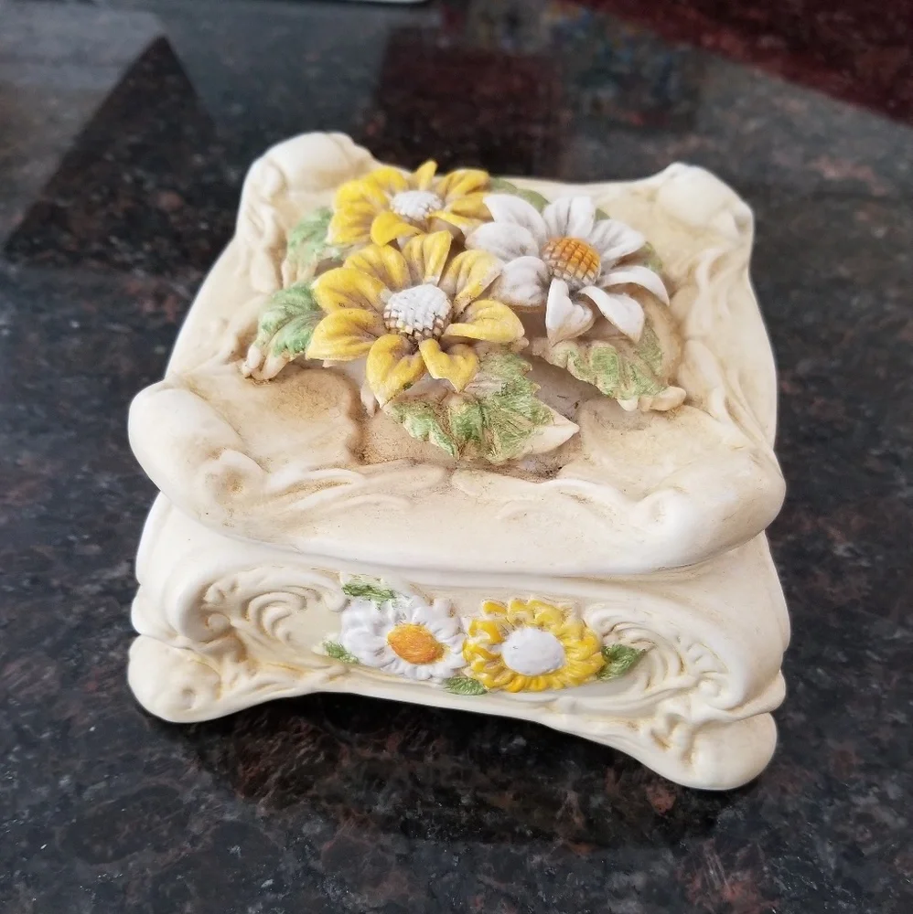 Daisy Vintage Jewelry Box